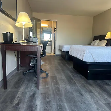 Travelodge By Wyndham Natchitoches Room photo