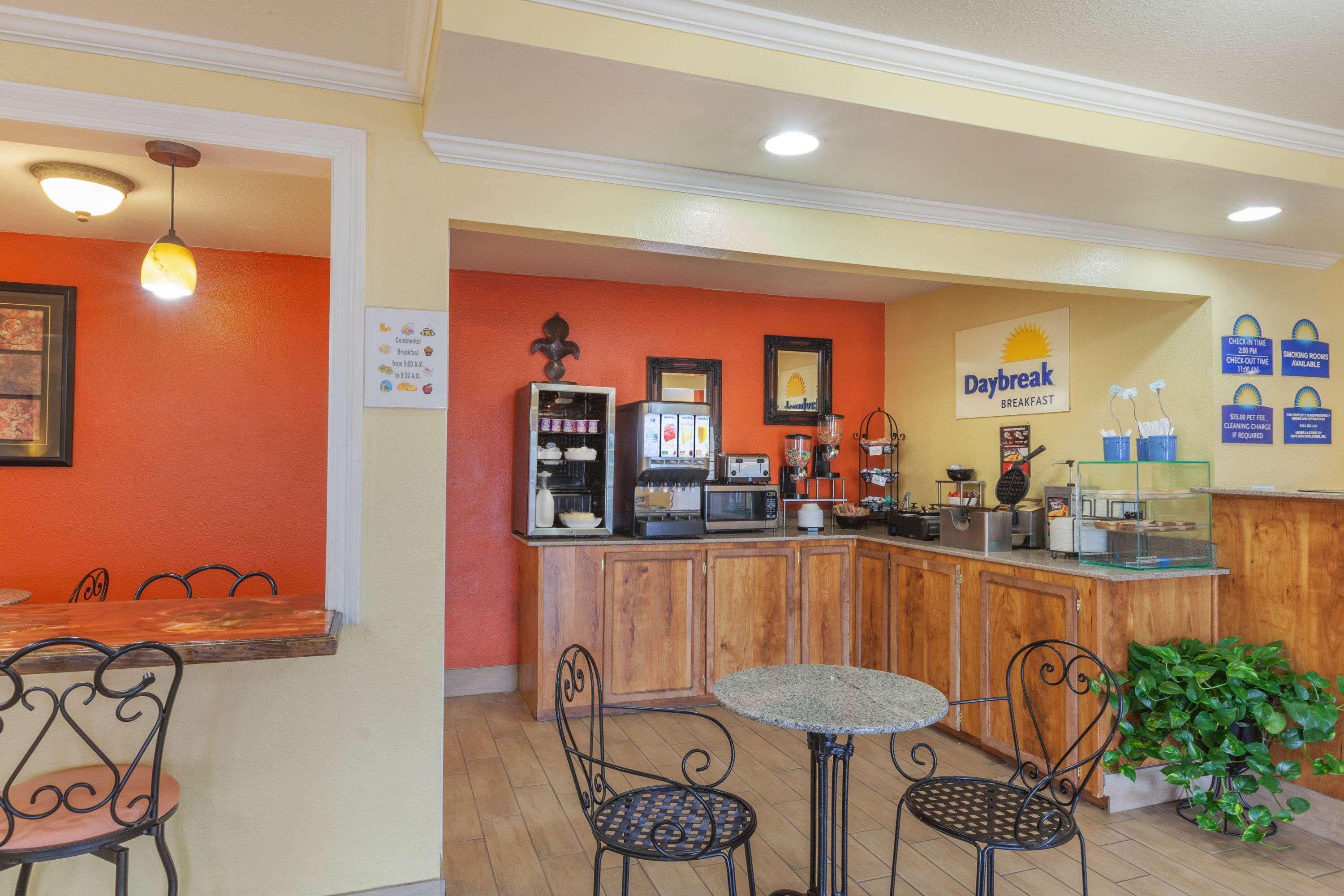 Motel Travelodge By Wyndham 2*