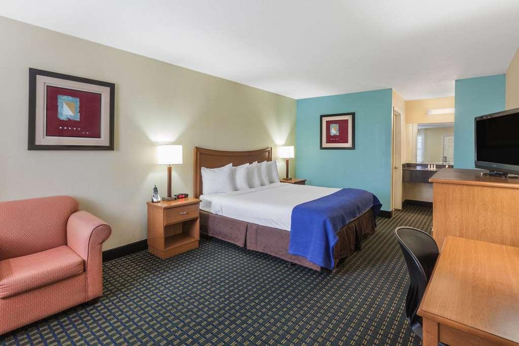 Travelodge By Wyndham Motel