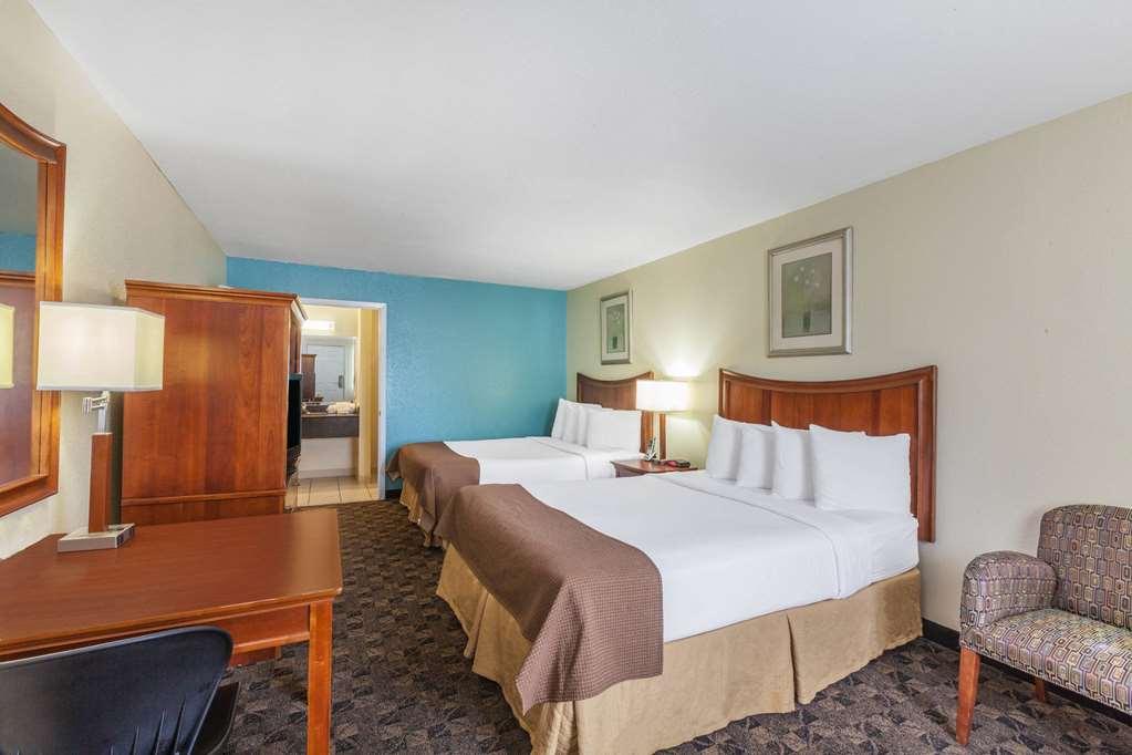 Motel Travelodge By Wyndham 2*