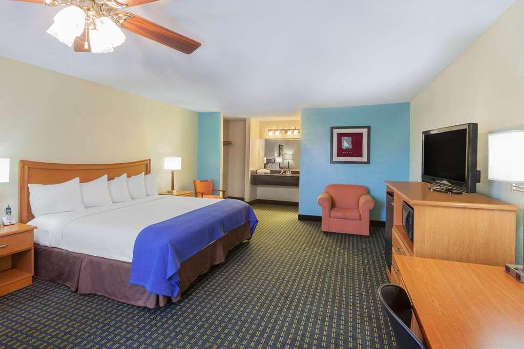 Travelodge By Wyndham Motel