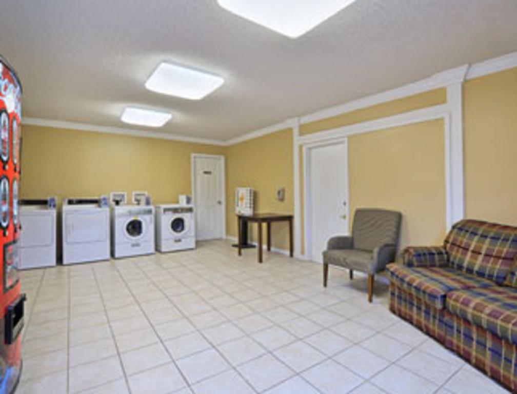 Motel Travelodge By Wyndham 2*
