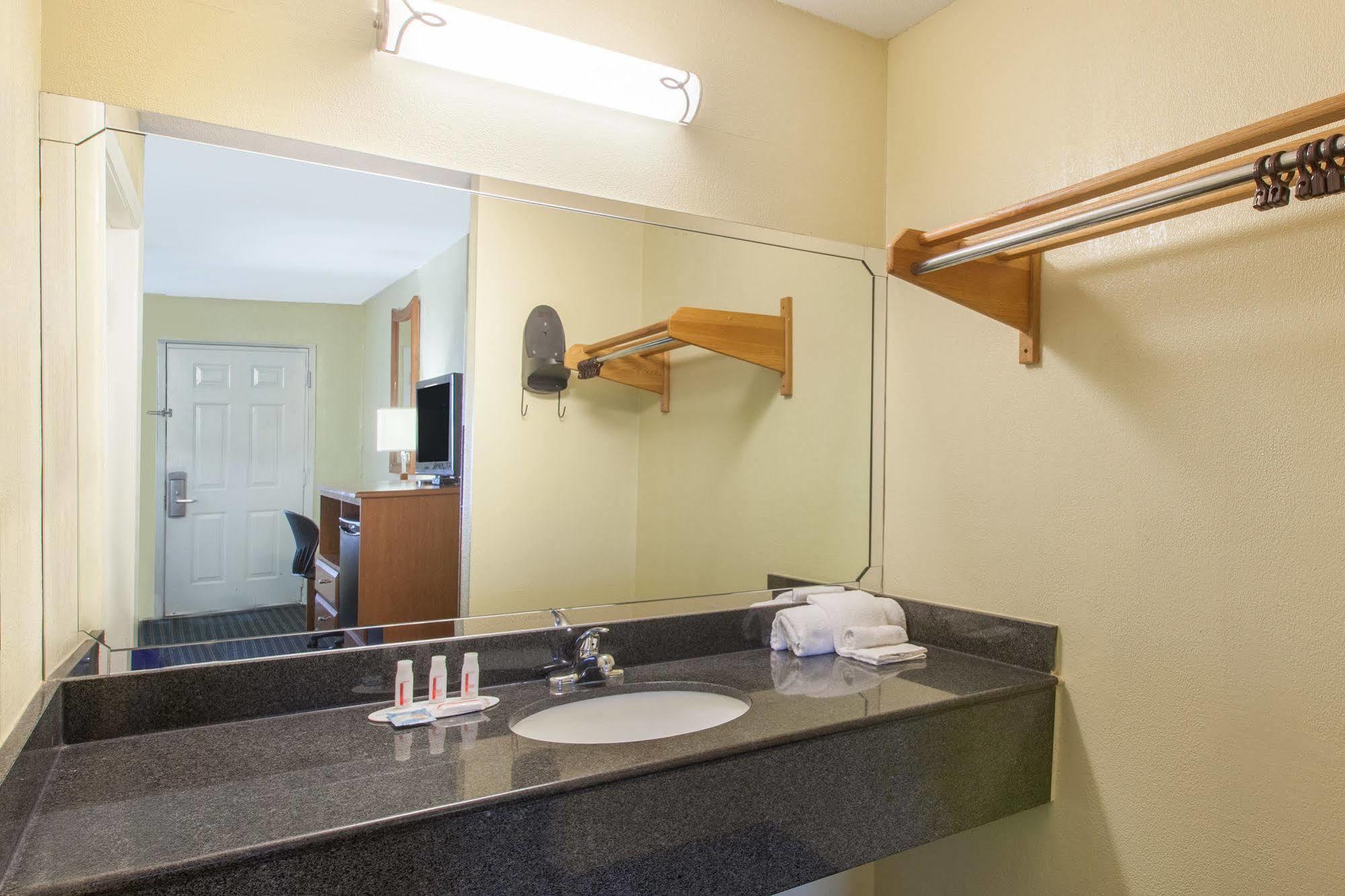Travelodge By Wyndham 2*